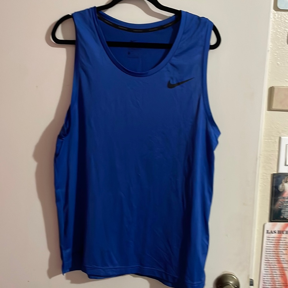 Nike men’s Dri-fit sleeveless blue standard fit shirt. Size M. Good condition